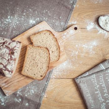 Atu (atu) chleb żytni z maślanką first slice