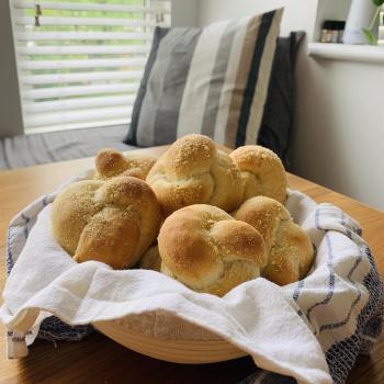 Etienne Sourdough Knotted Pan de Sal first overview