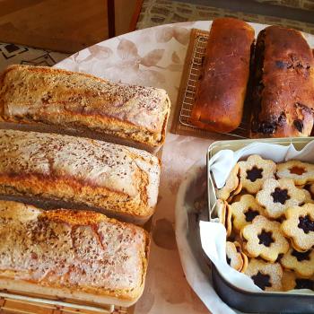 Kvásoček Cakes with jam. first slice