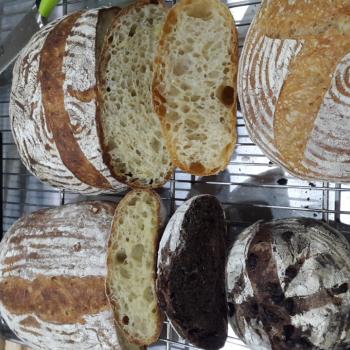 LeeminKo  White Loaf first slice